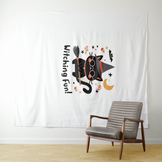 魔女おもしろい黒猫と箒 – かわいいハロウィーン タペストリー (インサイチュ(横))