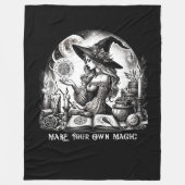 魔女かわいらし薬屋が自分の魔法を作る フリースブランケット (正面)