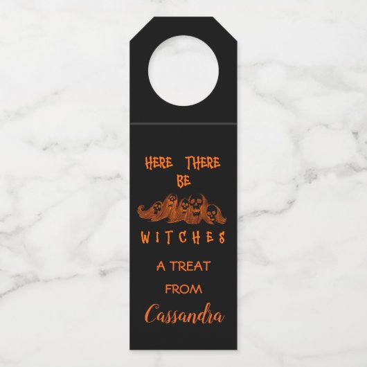 魔女がいる ボトルネックタグ (正面)