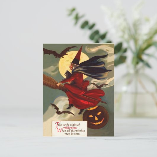 魔女がハロウィンの夜にほうきで空を飛んでいる ポストカード (スタンド正面)