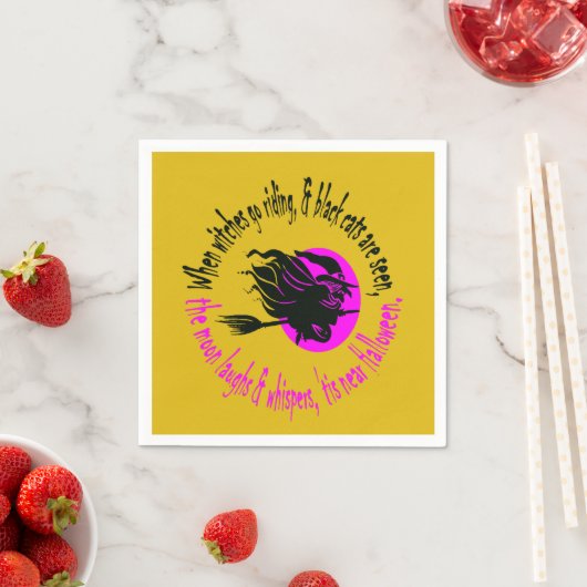 魔女がハロウィンピンクのテックスの近くに乗って行く スタンダードカクテルナプキン (インサイチュ)