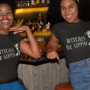 魔女たちはハロウィンの独身最後の夜に飲んでいる Tシャツ