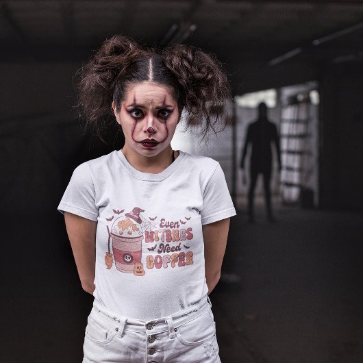 魔女でもコーヒーハロウィーン家族のマッチングが必要 Tシャツ