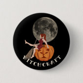 魔女とカボチャ。ハロウィーン用ウィッチクラフト 缶バッジ (正面)