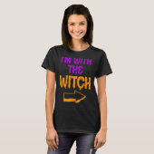 魔女と一緒だよ 面白いハロウィンマッチングカップル Tシャツ (正面フル)
