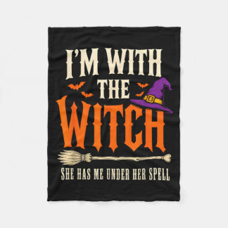 魔女と一緒のハロウィンカップル ウィッチーなユーモア フリースブランケット