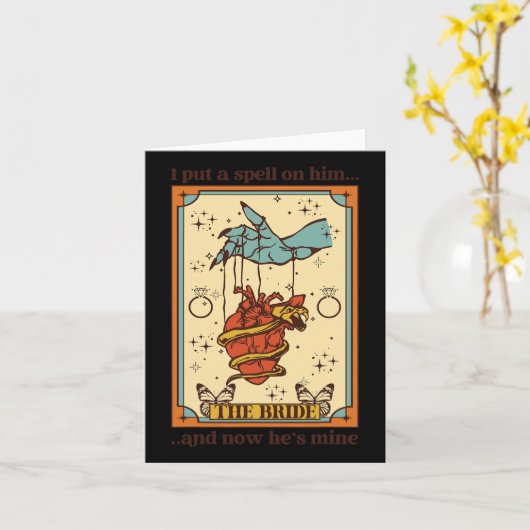 魔女のおもしろい花嫁と花婿呪文を入れた カード (黄色い花)