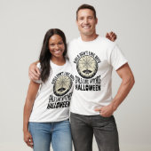魔女のような女の子 ハロウィン ヴィンテージ ベクター デザイン Tシャツ (ユニセックス)