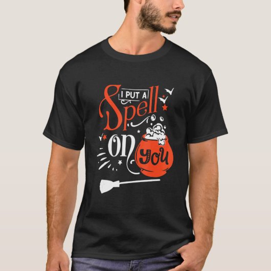 魔女のハロウィンおもしろいCに呪文をかける Tシャツ (正面)