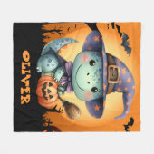 魔女の帽子をかぶったかわいいハロウィーンの恐竜 フリースブランケット (正面(横))