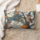 魔女の帽子をかぶった枝のフクロウ ランバークッション (ブランケット)