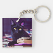 魔女の本屋の黒猫 – Keychain キーホルダー (裏面)