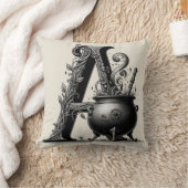 魔女の鍋 魔女の文字 A カスタムイニシャル クッション (ブランケット)