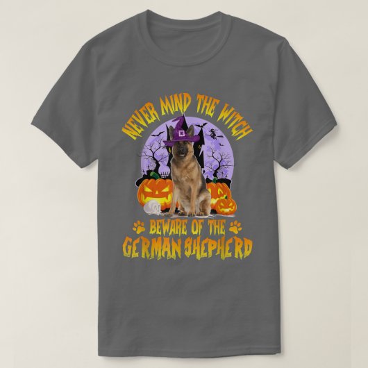 魔女はドイツの羊飼いの犬に気をつけよう Tシャツ (デザイン正面)