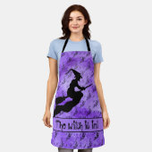 魔女はハロウィーンウィッチシルエットパープル エプロン (着用した状態)
