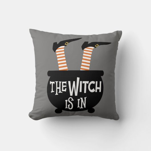 魔女は入っている クッション (正面)