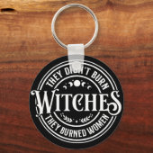 魔女は火傷しなかった キーホルダー (裏面)