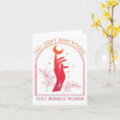 魔女は燃やされなかった、女性が魔女っぽく燃やされた カード (黄色い花)