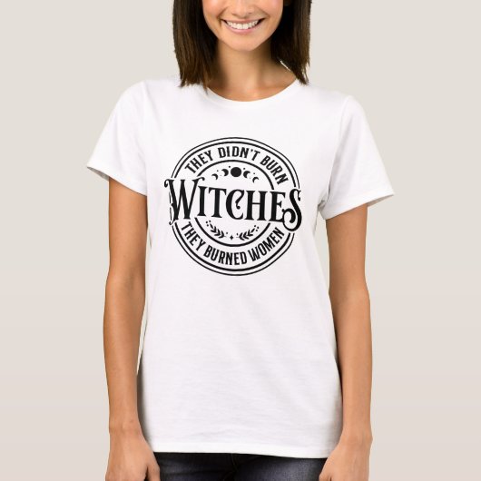 魔女は燃やされなかった Tシャツ (正面)