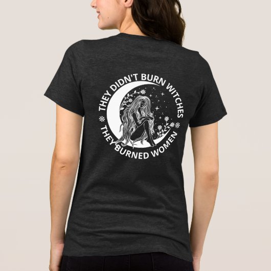 魔女を燃やしていない女性の権利プロの選択を焼いた トライブレンドTシャツ (裏面)