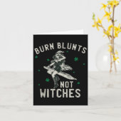 魔女を燃やすな、 blunt を燃やせ。面白い weed 愛好家、ストーナー カード (黄色い花)