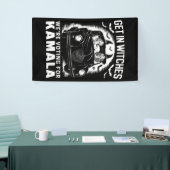 魔女を獲得するカマラハロウィーンの投票をしている 横断幕 (トレードショー)