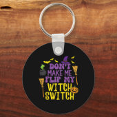魔女スイッチのおもしろいハロウィンWをフリップしない キーホルダー (正面)