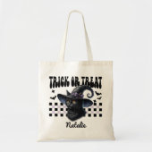 魔女パーソナライズされた黒猫のトリックまたはキャンディを扱う トートバッグ (正面)