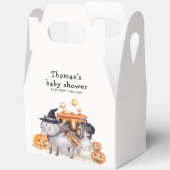 魔女帽子の赤ちゃんシャワーで小さなブー猫を醸造 フェイバーボックス (見開き)