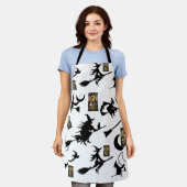 魔女魔法使い黒猫のムーンブルームスティック エプロン (着用した状態)