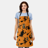 魔女魔法使い黒猫のムーンブルームスティック エプロン (着用した状態)