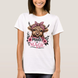 魔法でできているキュートなハイランドカウグラフィック Tシャツ