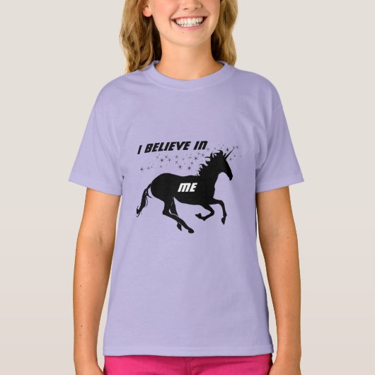 魔法のかわいい信じユニコーン私の中で、黒い紫 Tシャツ (正面)