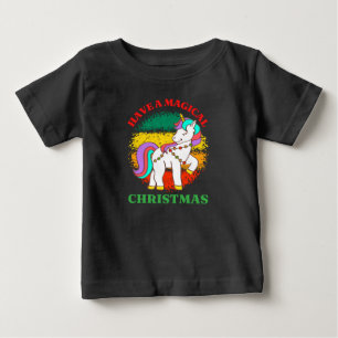 魔法のクリスマスを過ごす ベビーTシャツ