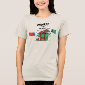 魔法のクリスマスプレゼントを開封 トライブレンドTシャツ (正面)