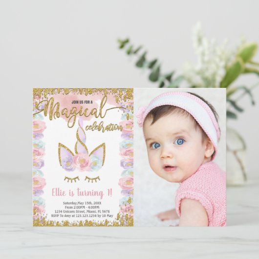 魔法のグリッターユニコーン誕生日と写真 招待状 (スタンド正面)