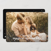 魔法のハロウィーンの写真カードを持っている 案内状 (正面/裏面)