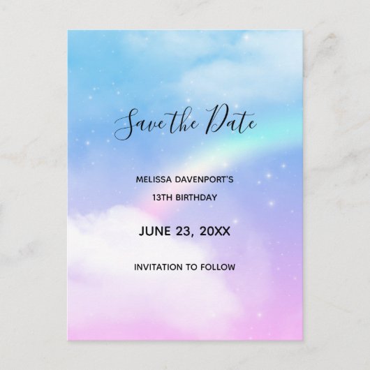 魔法のパステルクラウドと虹の日付を保存 インビテーションポストカード (正面)