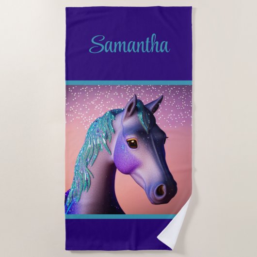 魔法のポニーで紫とティール（緑がかった色）と名前をカスタムする ビーチタオル (正面)