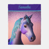 魔法のポニーで紫とティール(緑がかった色)と名前をカスタムする フリースブランケット (正面)