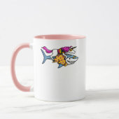 魔法のユニコーンの乗馬の鮫のおもしろいな海 マグカップ (左)