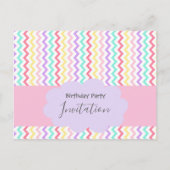 魔法のユニコーンをテーマにしたパステル チェブロン誕生日 ポストカード (裏面)