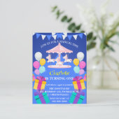 魔法のユニコーン虹の回転木馬パターン誕生日 インビテーションポストカード (スタンド正面)