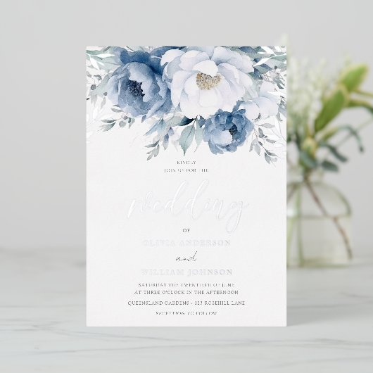 魔法の冬のシーズンほこりっぽい青結婚の銀 箔招待状 (立ち正面)