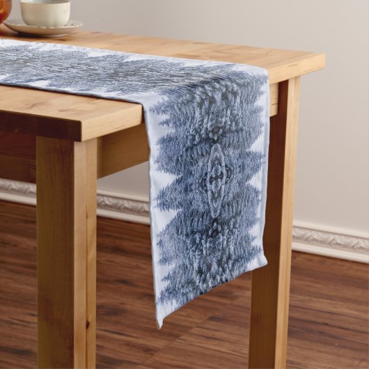 魔法の冬の森 – 青、季節 ショートテーブルランナー (インサイチュ)