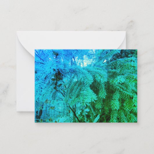 魔法の凍った松の木の枝が冬の森に ノートカード (正面)