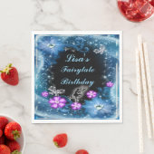 魔法の妖精と蝶ブルーフローラ誕生日 スタンダードランチョンナプキン (インサイチュ)