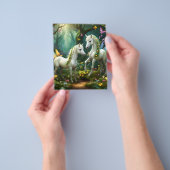 魔法の庭に白いピクシーのファンタジーの馬 チラシ (手)