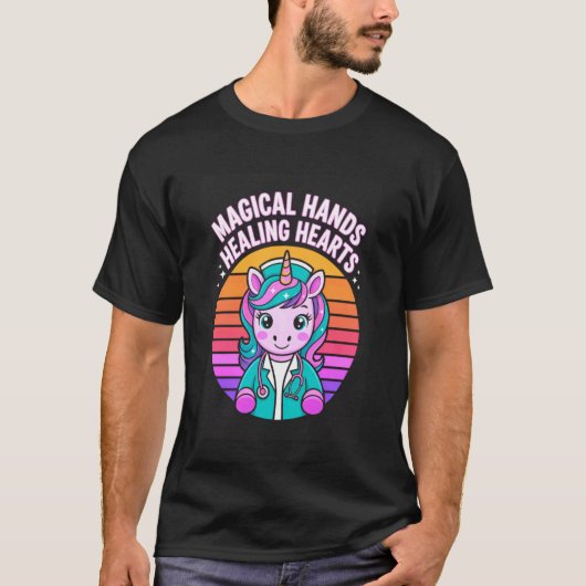 魔法の手で心を癒すナースユニコーン Tシャツ (正面)