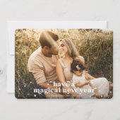 魔法の新年の写真カードを持っている 案内状 (正面)